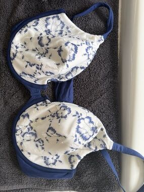 Victoria's Secret White and Blue Floral Underwire never worn